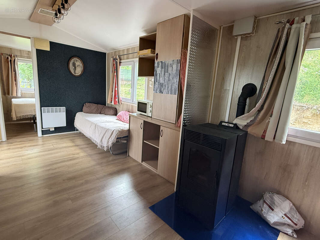 Appartement à LES BESSONS