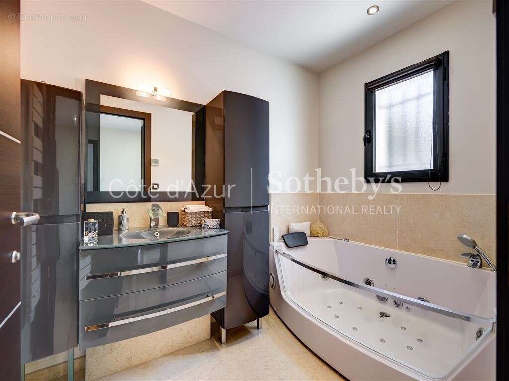 Cannes Petit Juas villa contemporaine de 177 m² avec 5 chambres, appartement indépendant et garage - photo 18