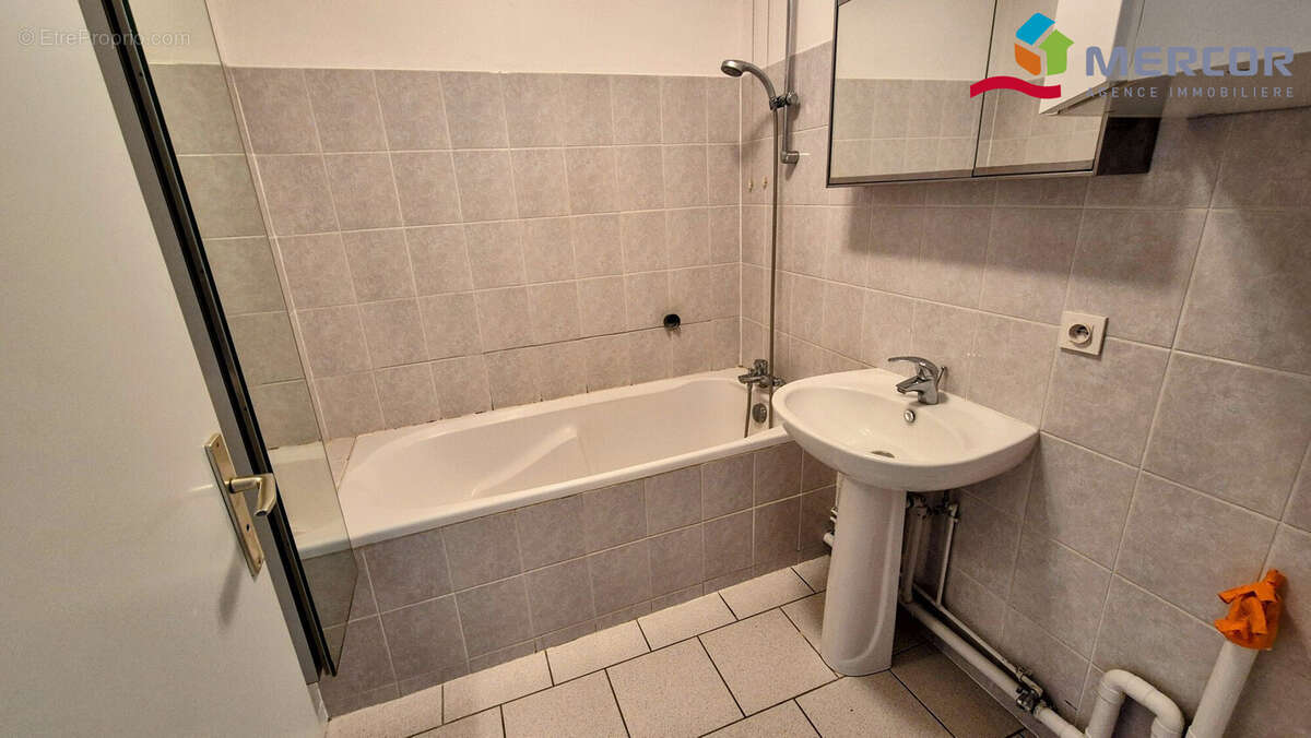 Salle de bains - Appartement à WOLFISHEIM