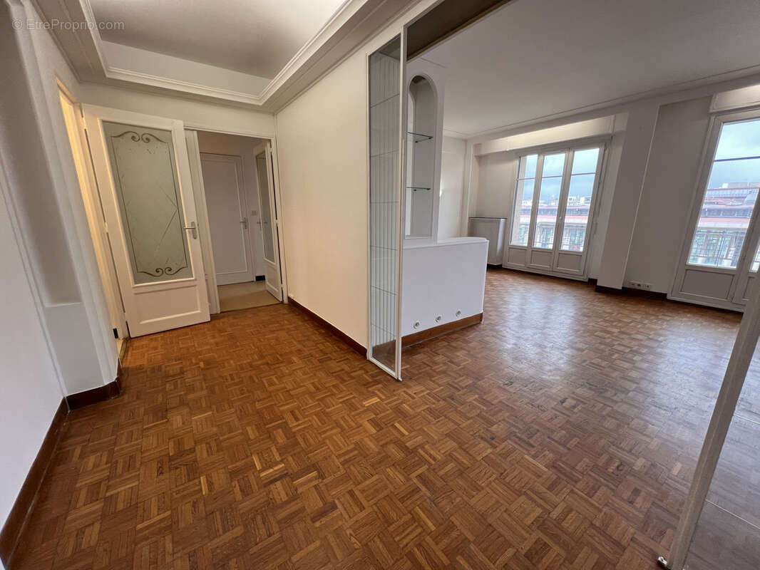 Appartement à MARSEILLE-1E