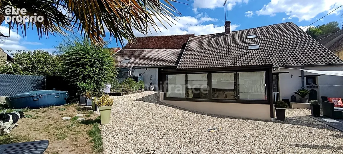 Virginie Masson – Capifrance vous propose cette maison en pierre de 92 m² pleine de charme, située à Seignelay, proche des comme - photo 4