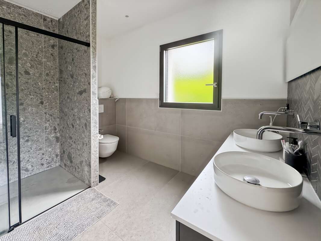 Maison d'architecte + T1bis d'exception à vendre au centre de DIVONNE LES BAINS - photo 7