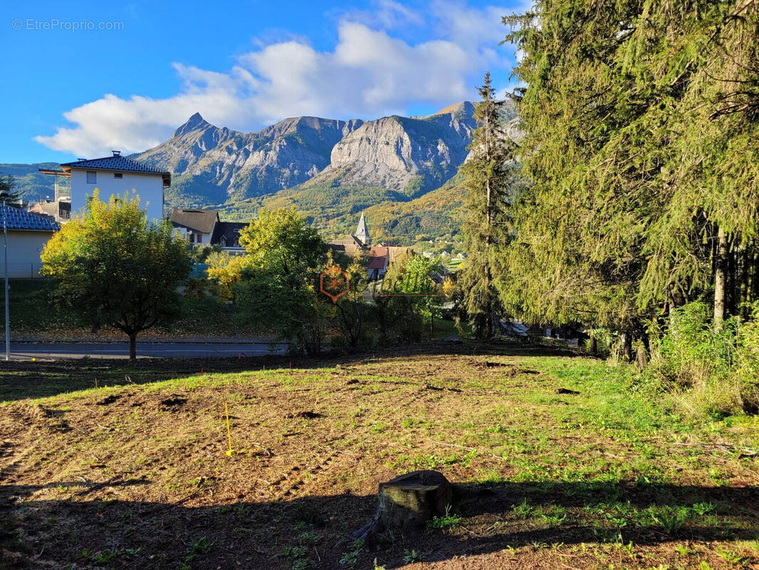 Terrain à SAINT-BONNET-EN-CHAMPSAUR