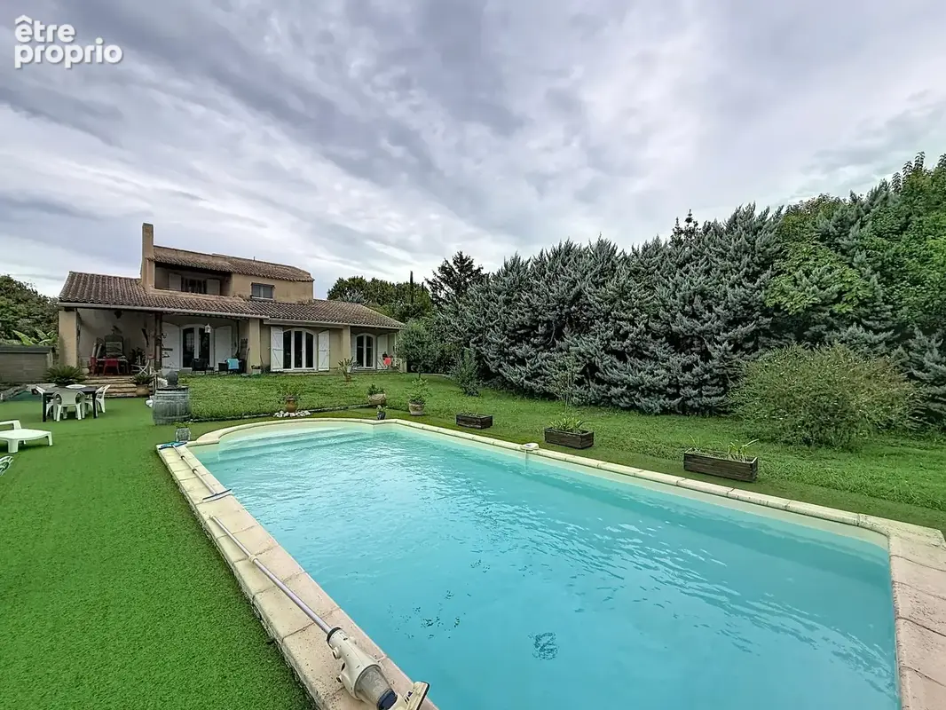 Très belle propriété avec piscine / Proche centre-ville - photo 2