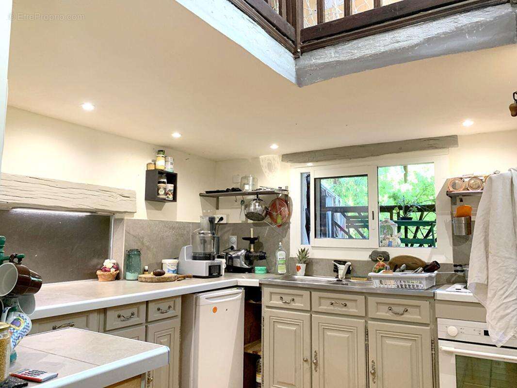 46800 Montcuq -Propriété de caractère 420 m², 11 chambres, piscine et espace bien-être sur 2,5 ha - photo 6