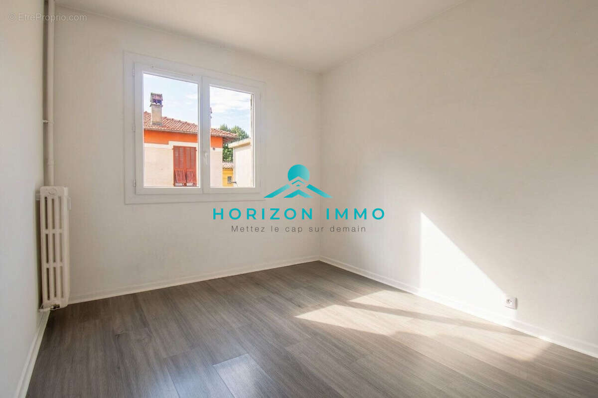 Appartement à SAINT-LAURENT-DU-VAR