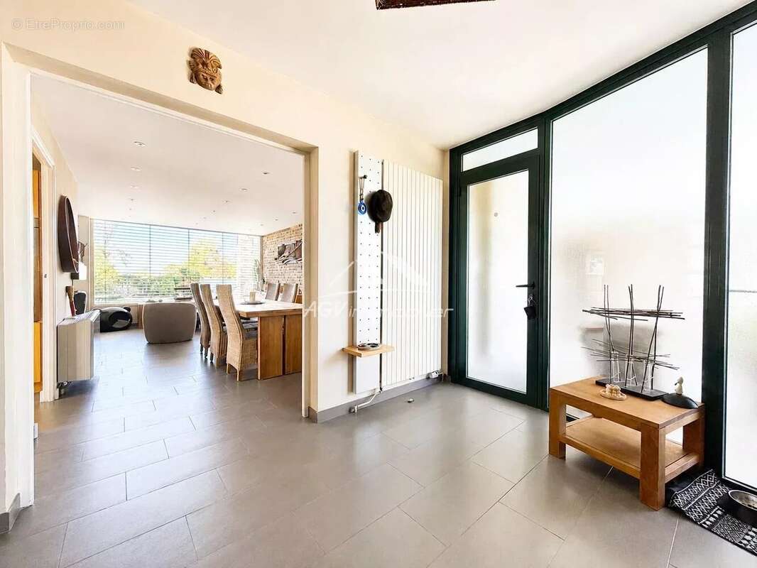 Maison d 'architecte de 200 m² habitable - piscine - 2540m² de terrain - 2 logements - photo 5