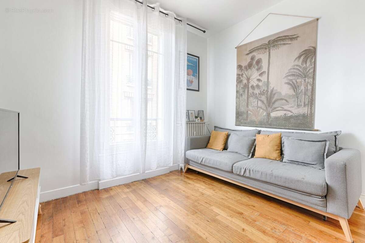 Appartement à COURBEVOIE