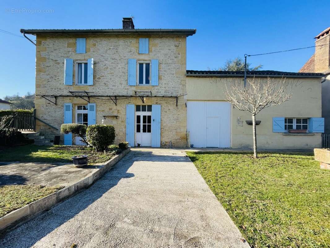 Maison à MAUZAC-ET-GRAND-CASTANG