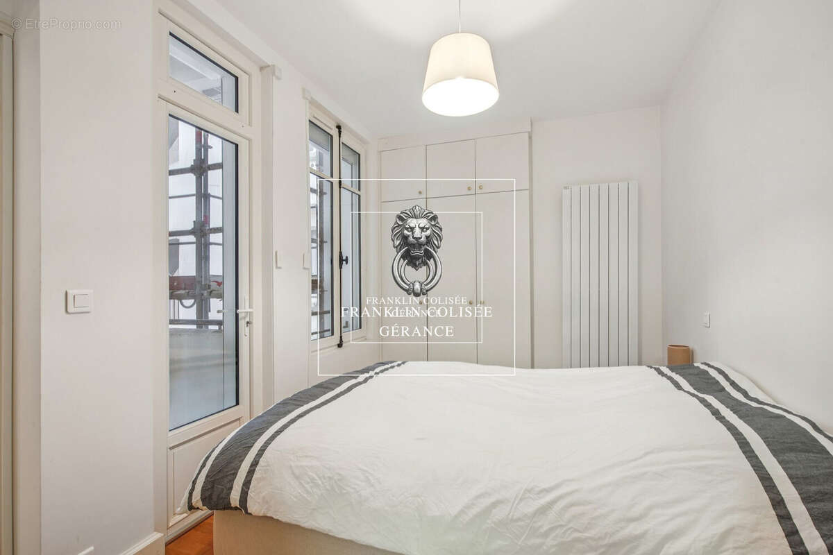 Appartement à PARIS-16E