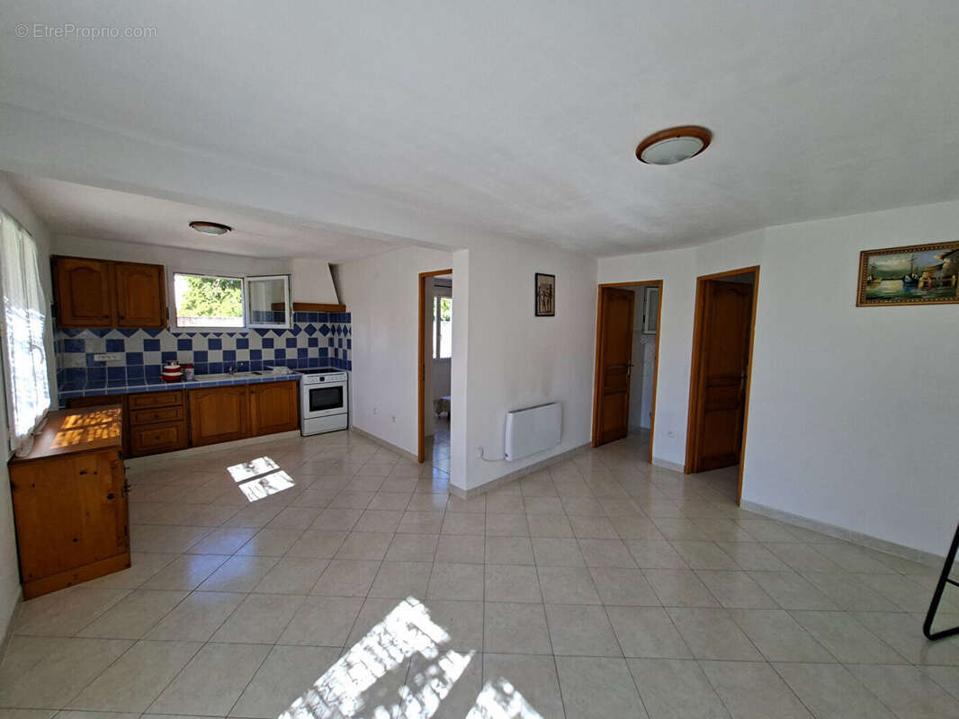 Maison d'exception à vendre à Pertuis - 7 pièces, 5 chambres, grand terrain - photo 16