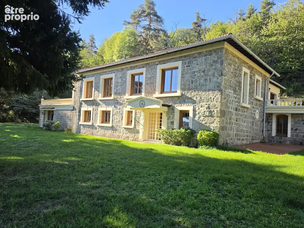 Propriété de caractère avec vue dominante et fort potentiel   Silhac (Ardèche) - photo 2