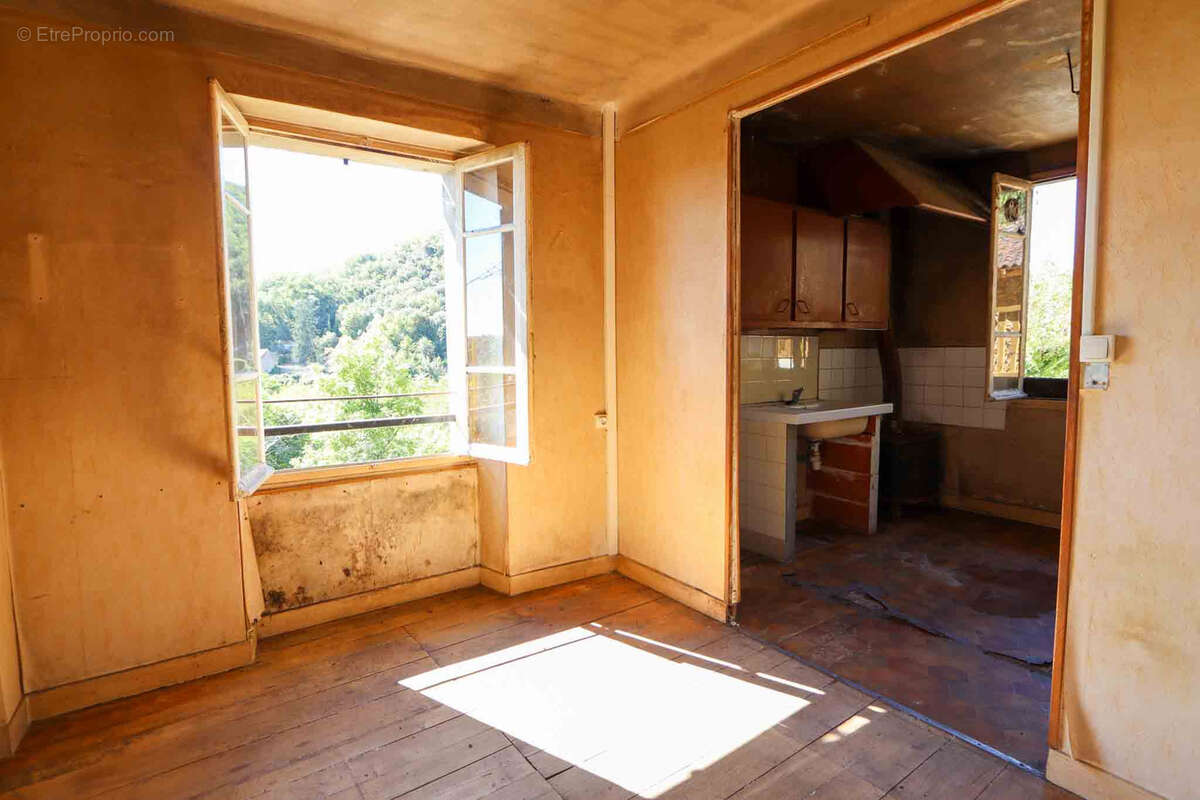 Maison à BEYNAC-ET-CAZENAC