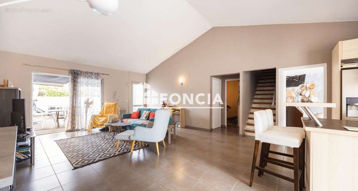 Entre le village et les plages, découvrez cette superbe maison de 105 m² habitables - photo 3