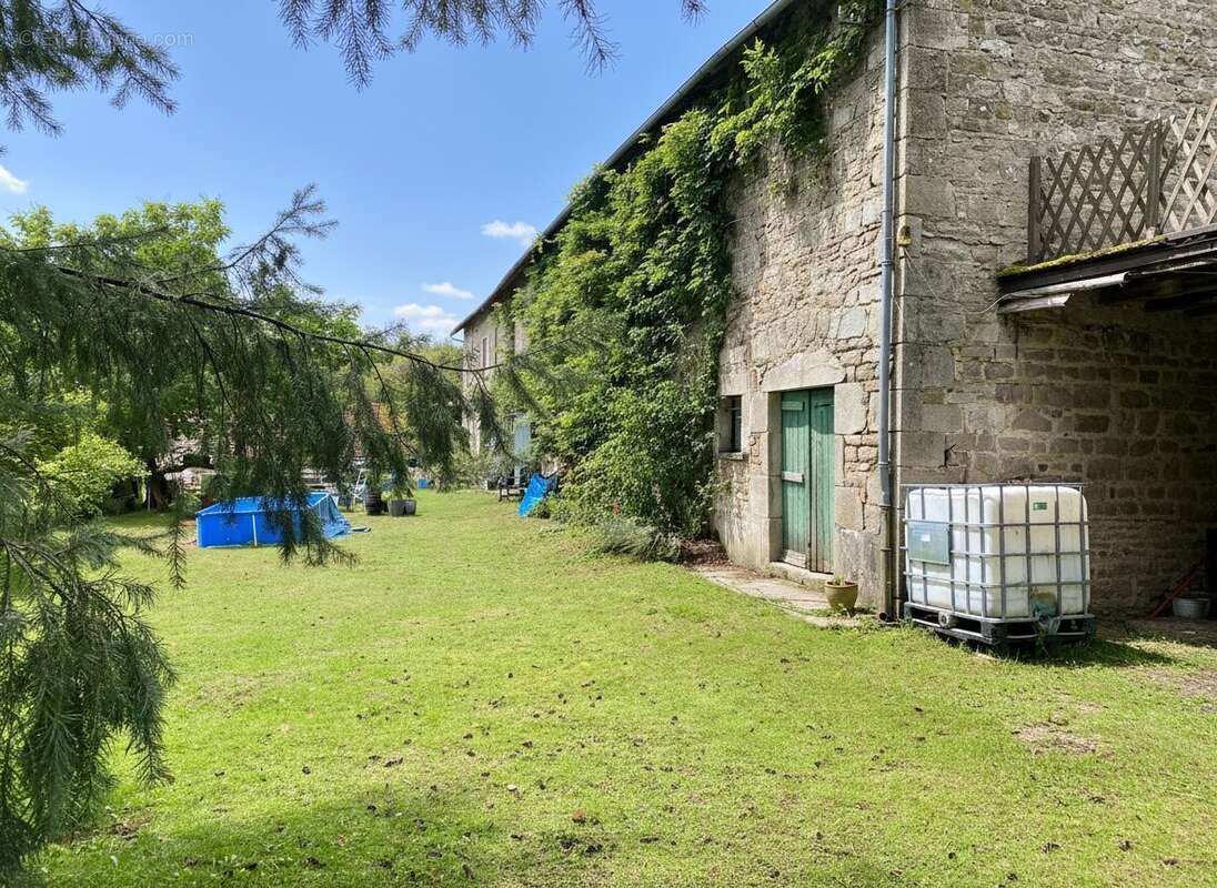 Maison 193 m² à Saint-Amand-Le-Petit  - photo 5