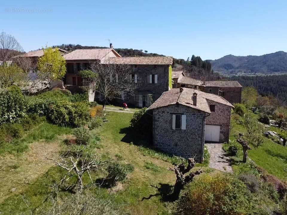   - Maison à FABRAS