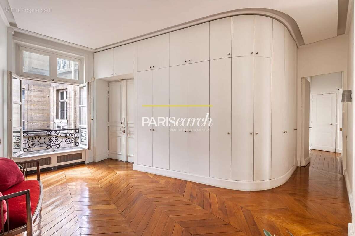 Appartement à PARIS-8E