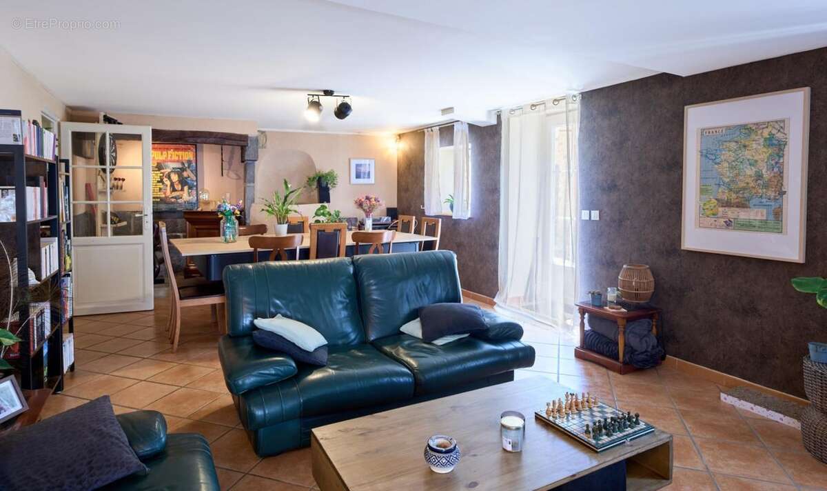 Magnifique bâtisse rénovée de 320 m² – Fort potentiel de rendement ou grande maison de famille - photo 10