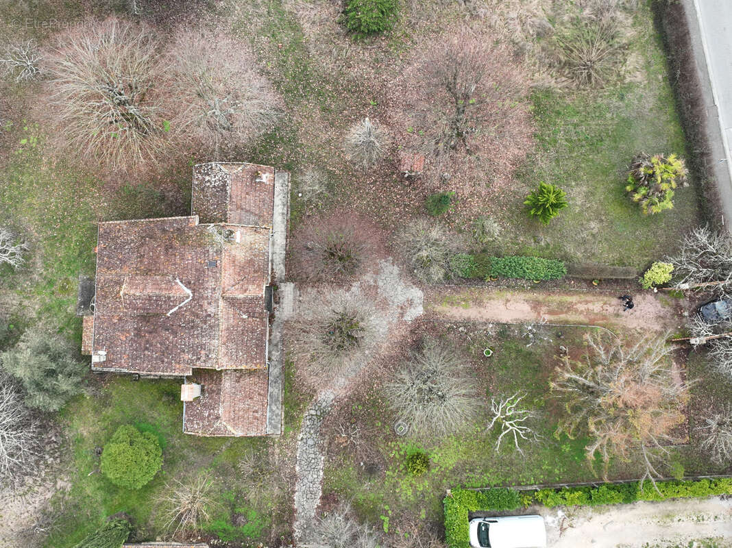 Maison à NEGREPELISSE