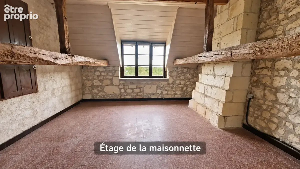 Maison en pierre 4 chambres, dépendances et 8 500 m2 de terrain - photo 11