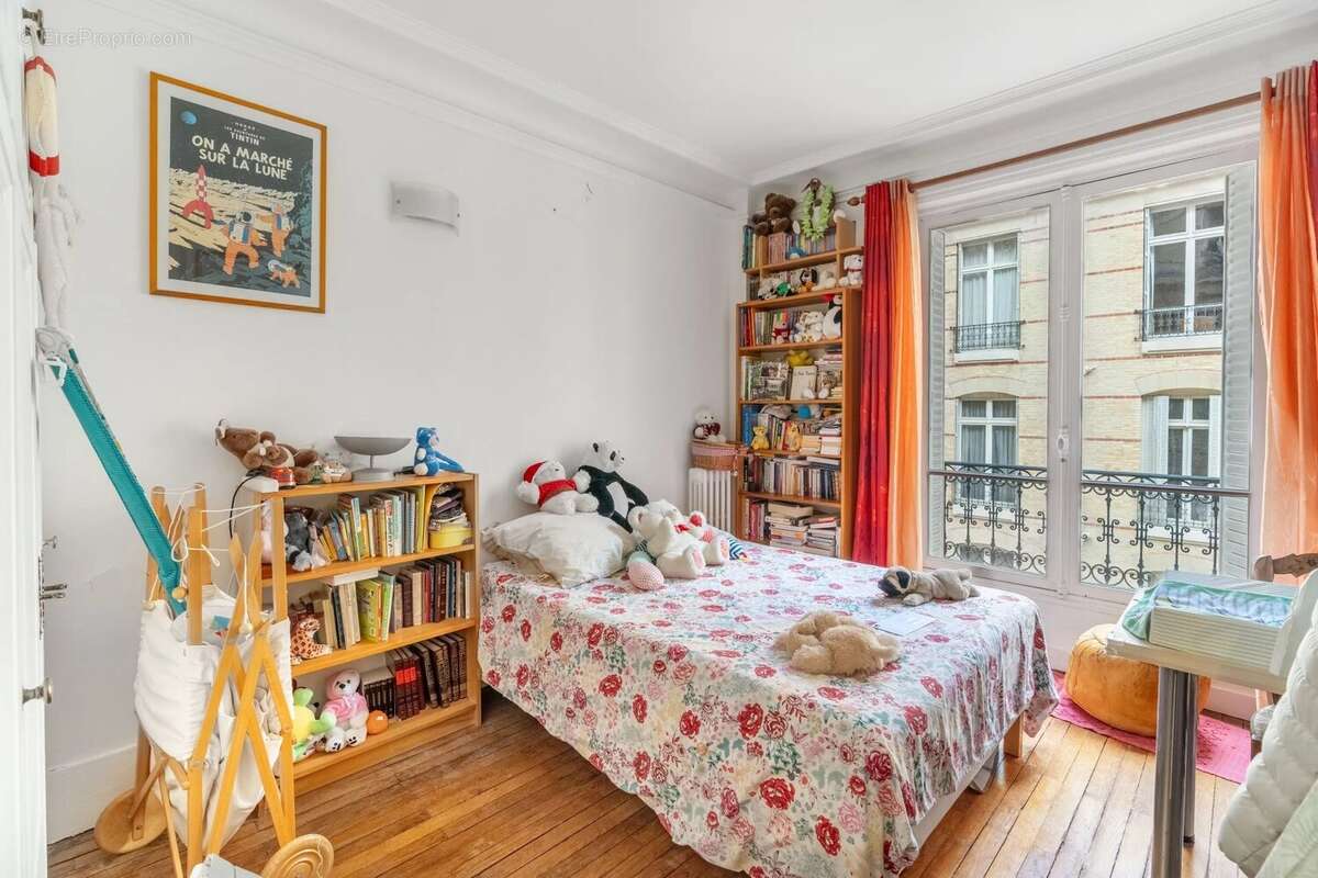 Appartement à PARIS-16E