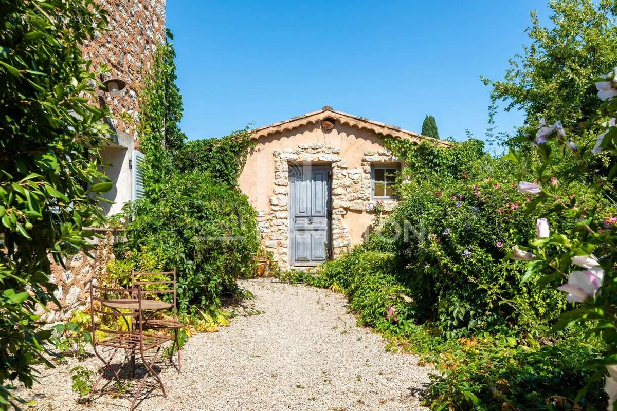 Maison à ROQUEFORT-LES-PINS