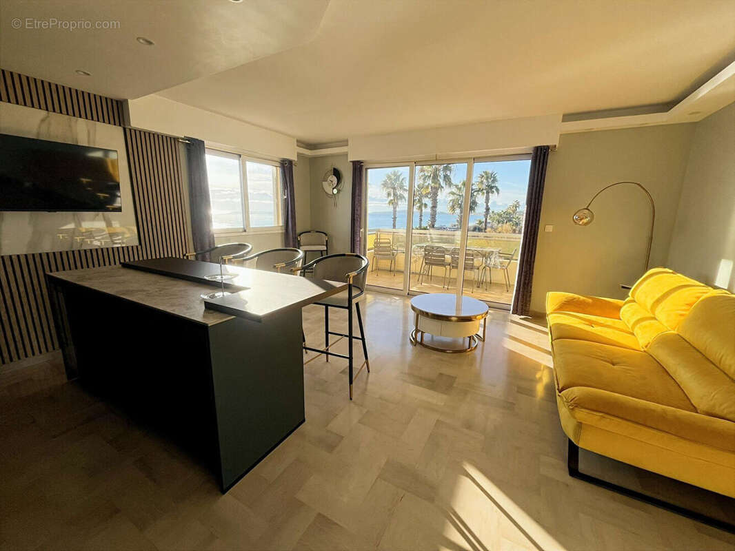 Appartement à VILLENEUVE-LOUBET