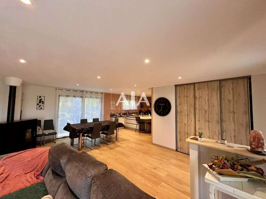 Maison à NANTEUIL-EN-VALLEE