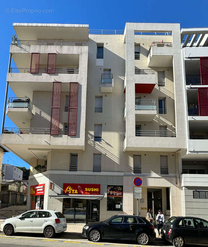 Parking à SAINT-LAURENT-DU-VAR