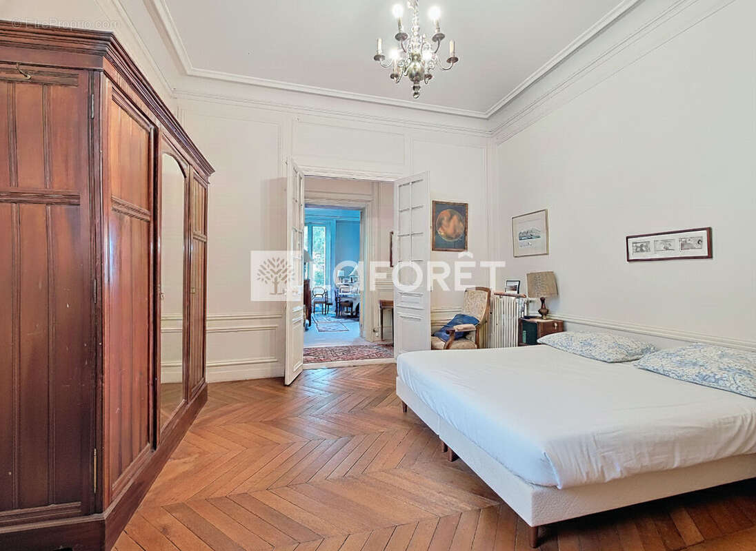 Appartement à PARIS-8E