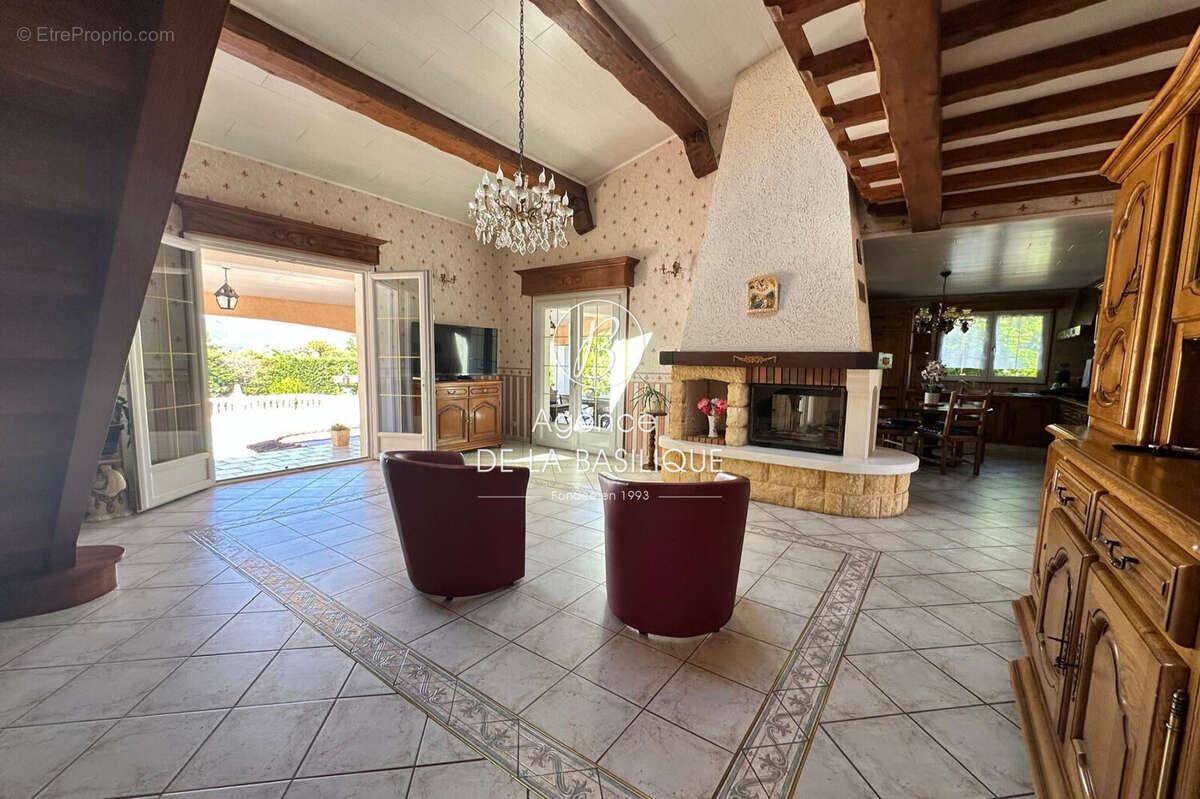 Maison à SAINT-MAXIMIN-LA-SAINTE-BAUME