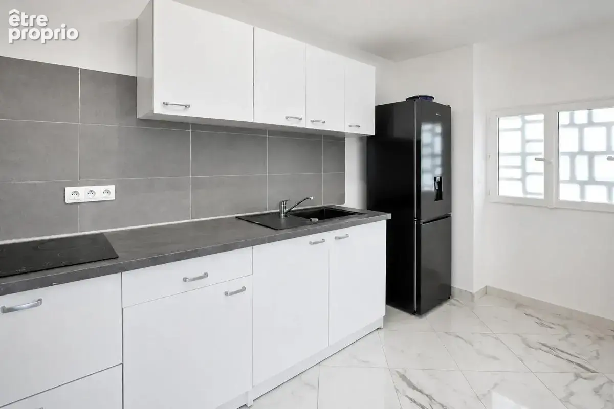 Bel appartement T3 avec loggia, cave et parking - photo 4