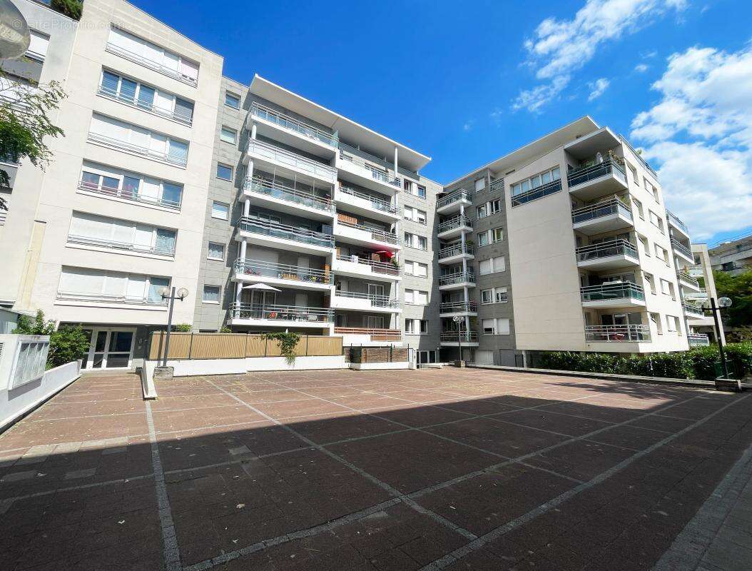 Appartement à SURESNES
