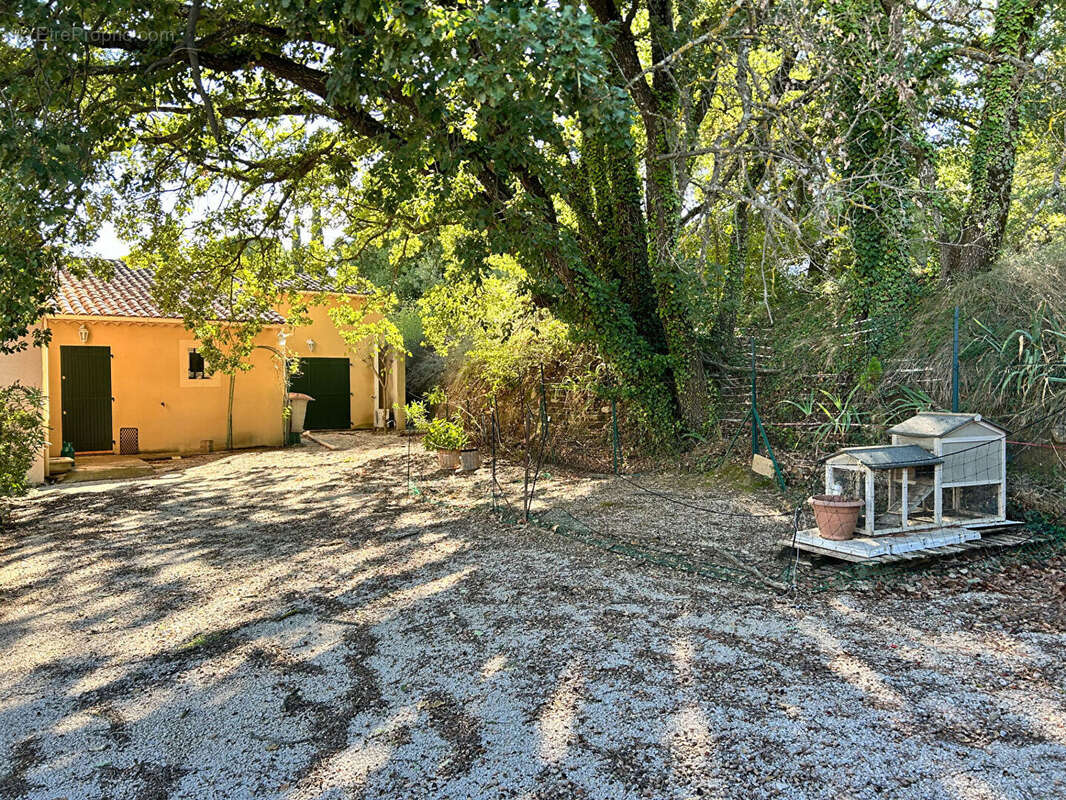 Maison à LA TOUR-D&#039;AIGUES