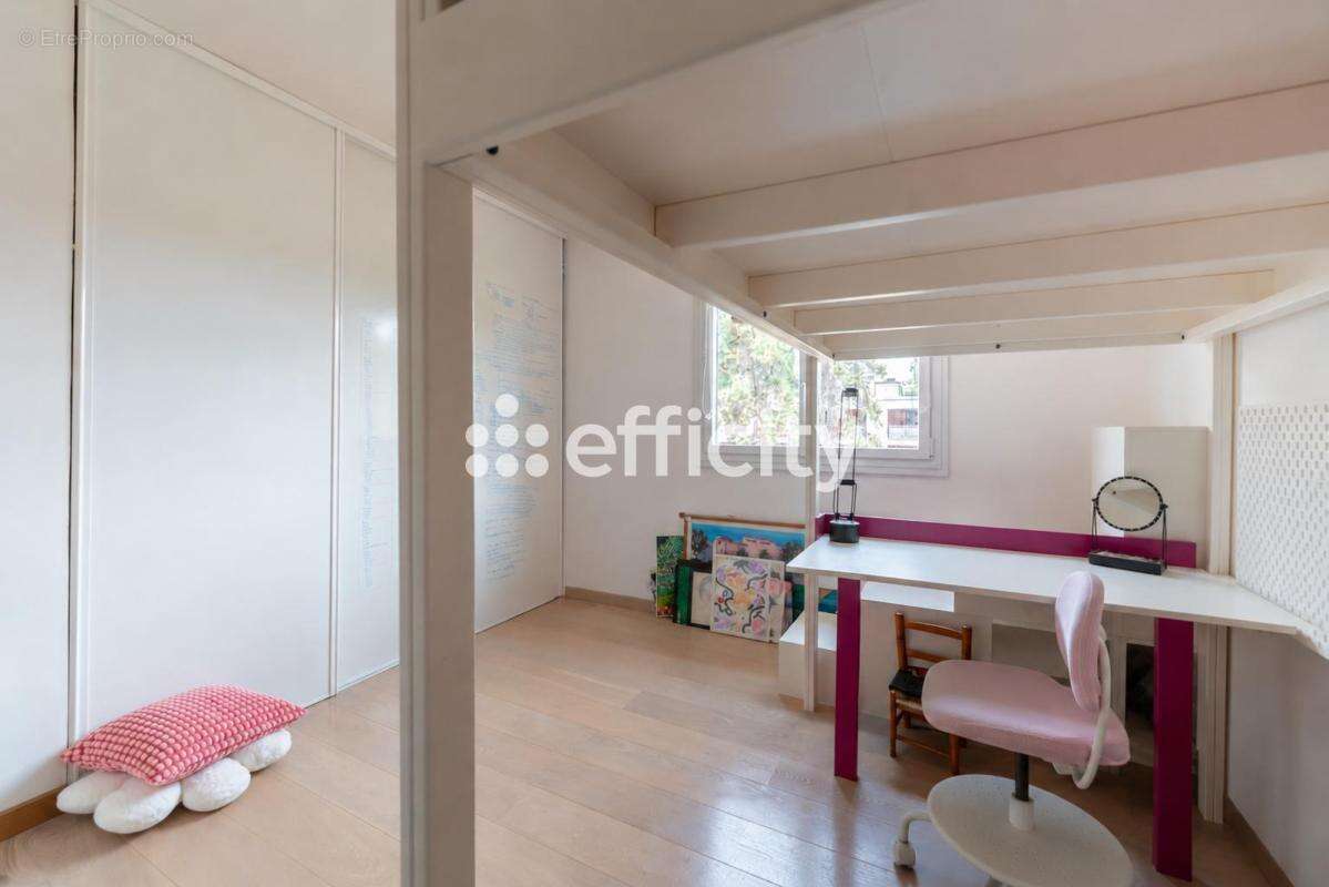Appartement à VILLE-D'AVRAY
