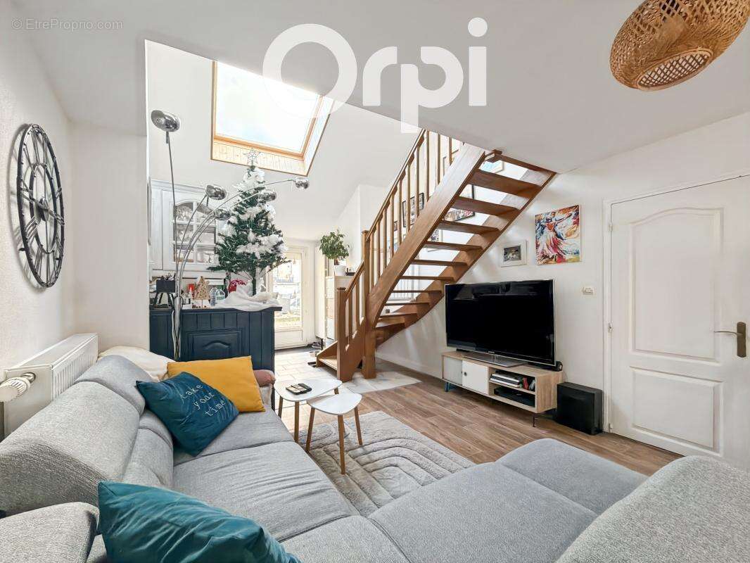 Maison à ESTREES-SAINT-DENIS