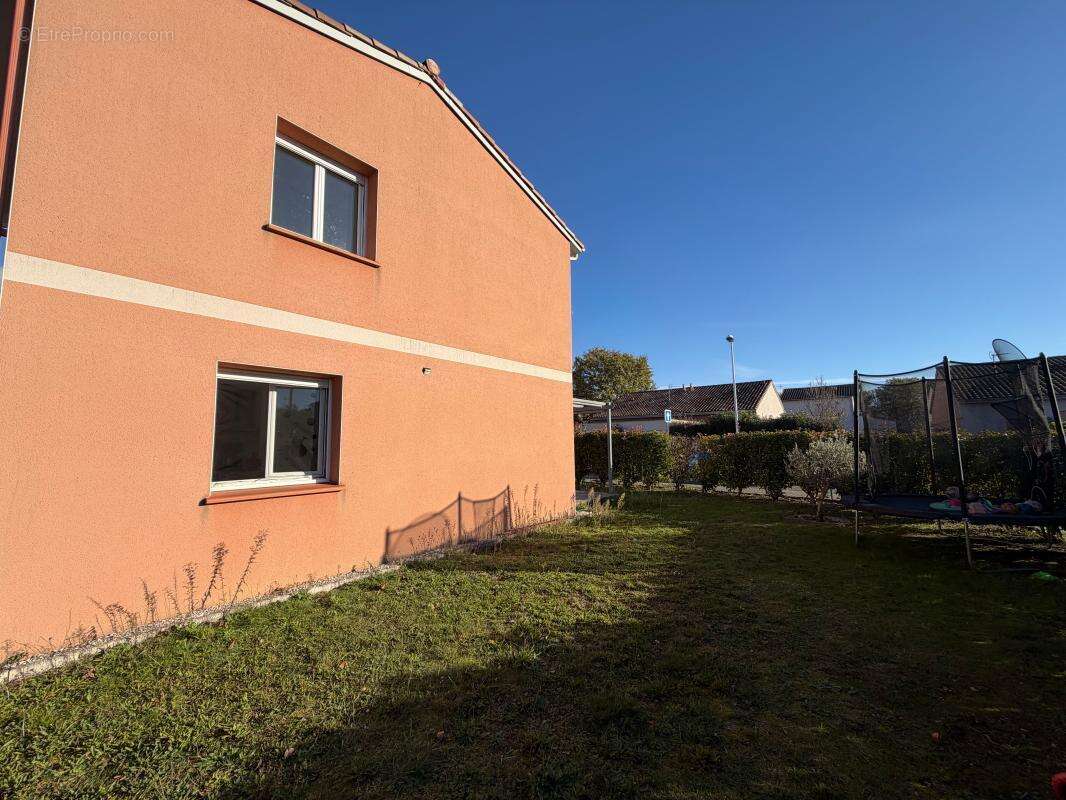 Maison à LA SALVETAT-SAINT-GILLES