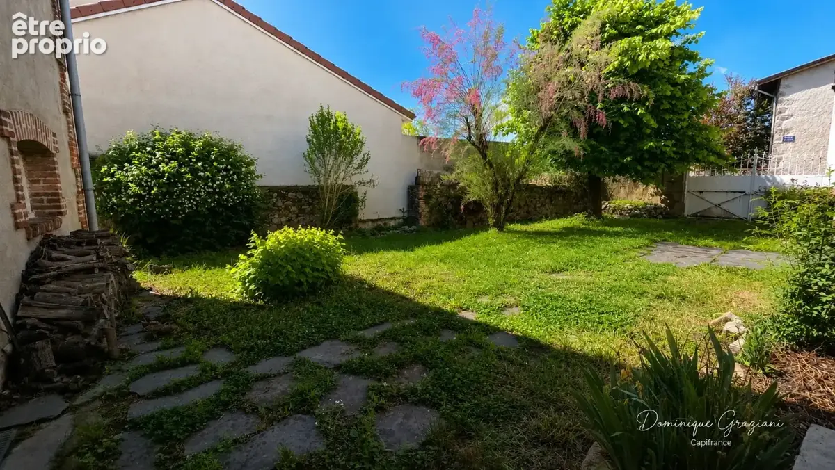 BAS DE MAISON DE 152 M2 avec jardin privatif, 4 chambres ,Centre bourg d'Aurec sur Loire - photo 2