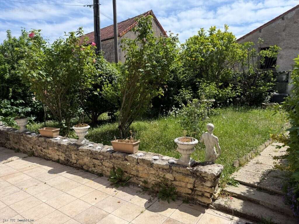 Maison à RUFFEC