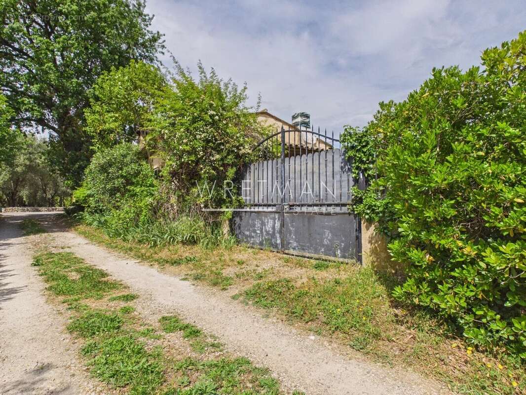 Maison à CHATEAUNEUF-GRASSE