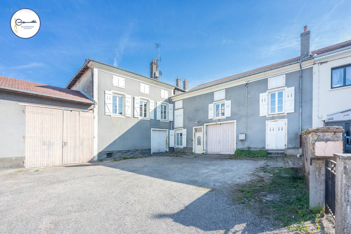 Maison à DOMPAIRE