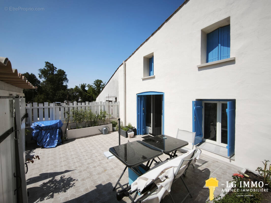 Maison à CHENAC-SAINT-SEURIN-D'UZET