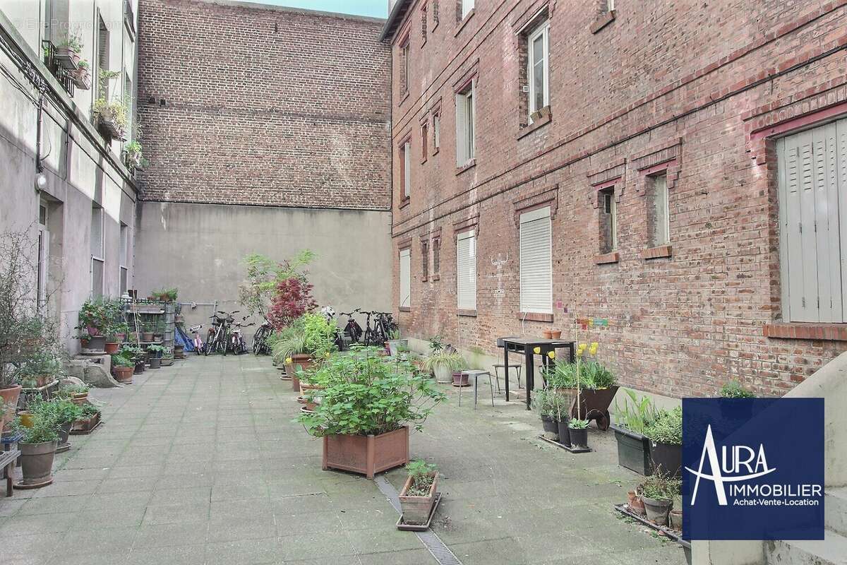 0_0005 - Appartement à LES LILAS