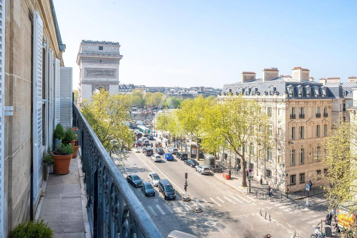 Appartement à PARIS-8E