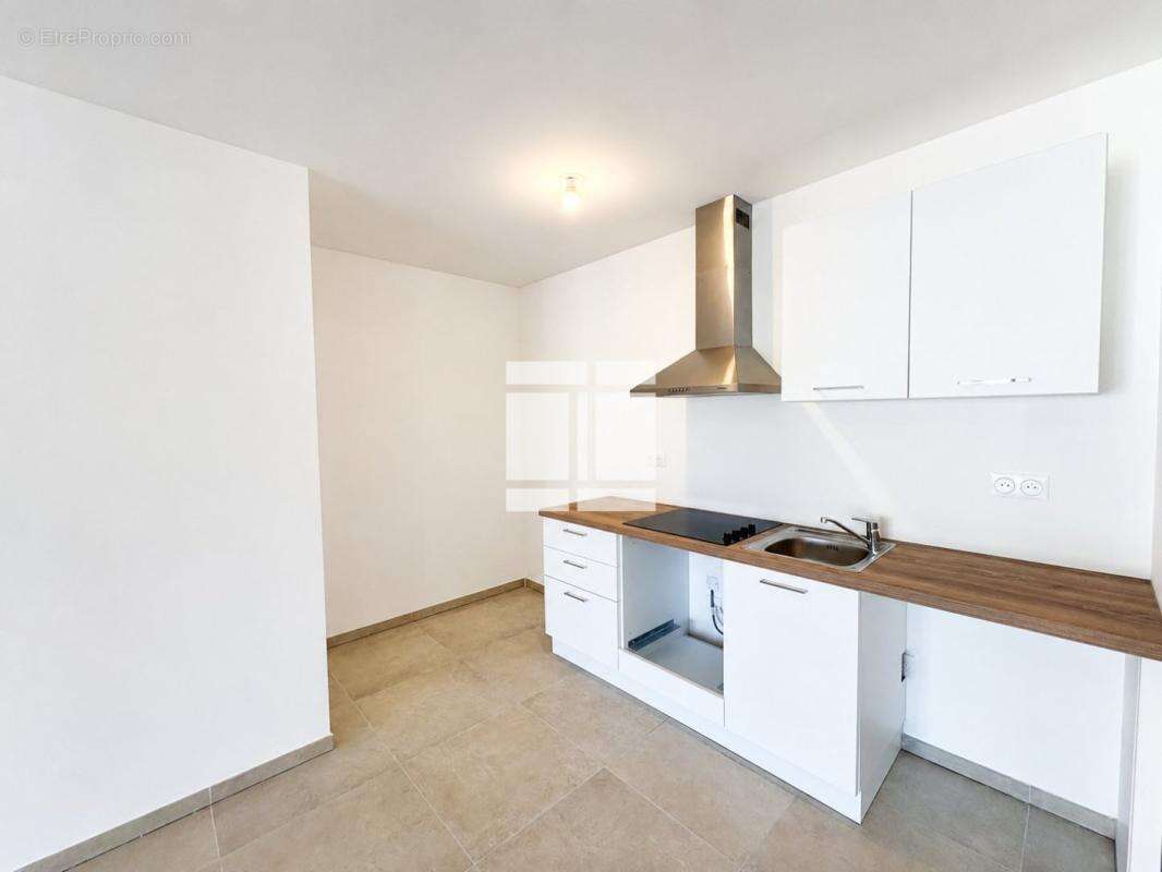 Appartement T3 récent avec terrasse et deux places de parking - photo 3