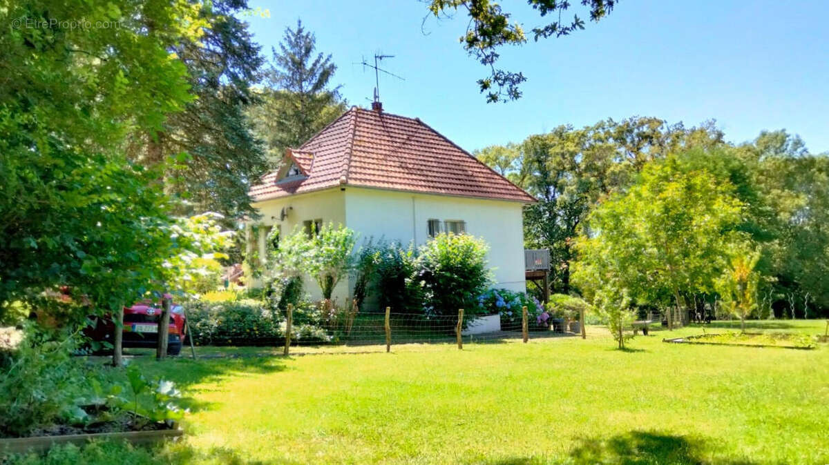 OVERVIEW - Maison à PRESSAC