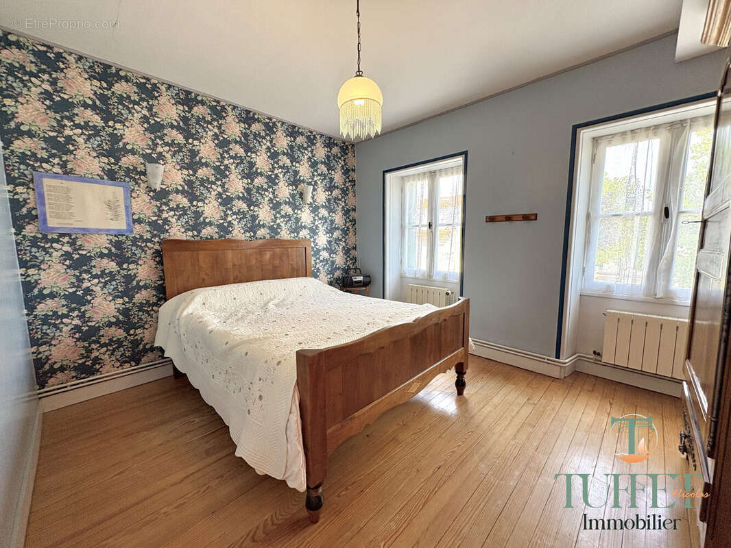 Maison 200 m² à Saint-Just-Luzac  - photo 6