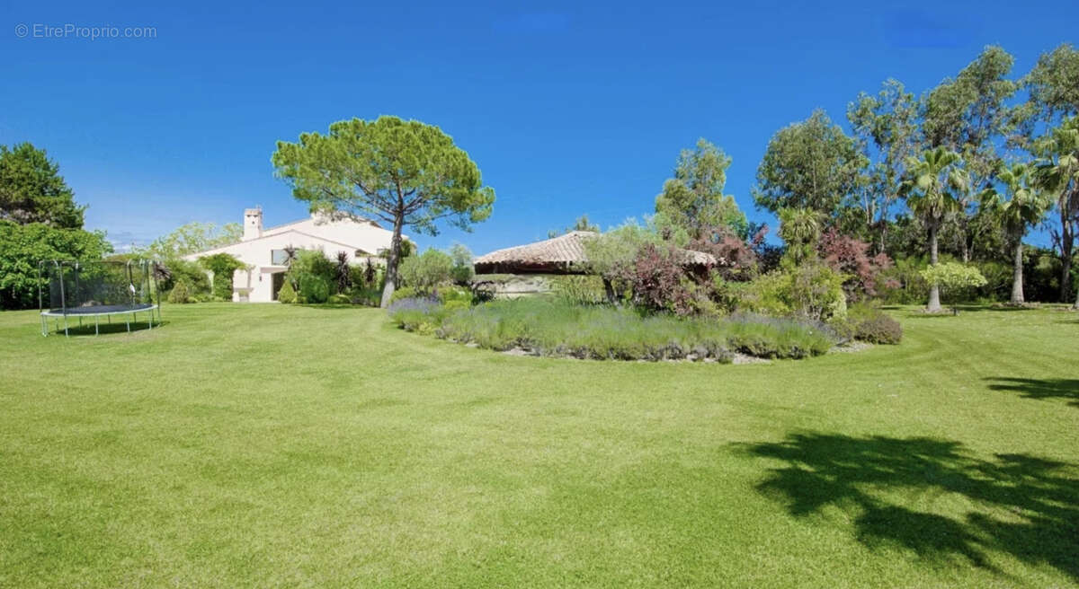 Mougins vieux village villa individuelle t7 au calme 600m2 parc de 7770m2 piscine tennis - photo 6