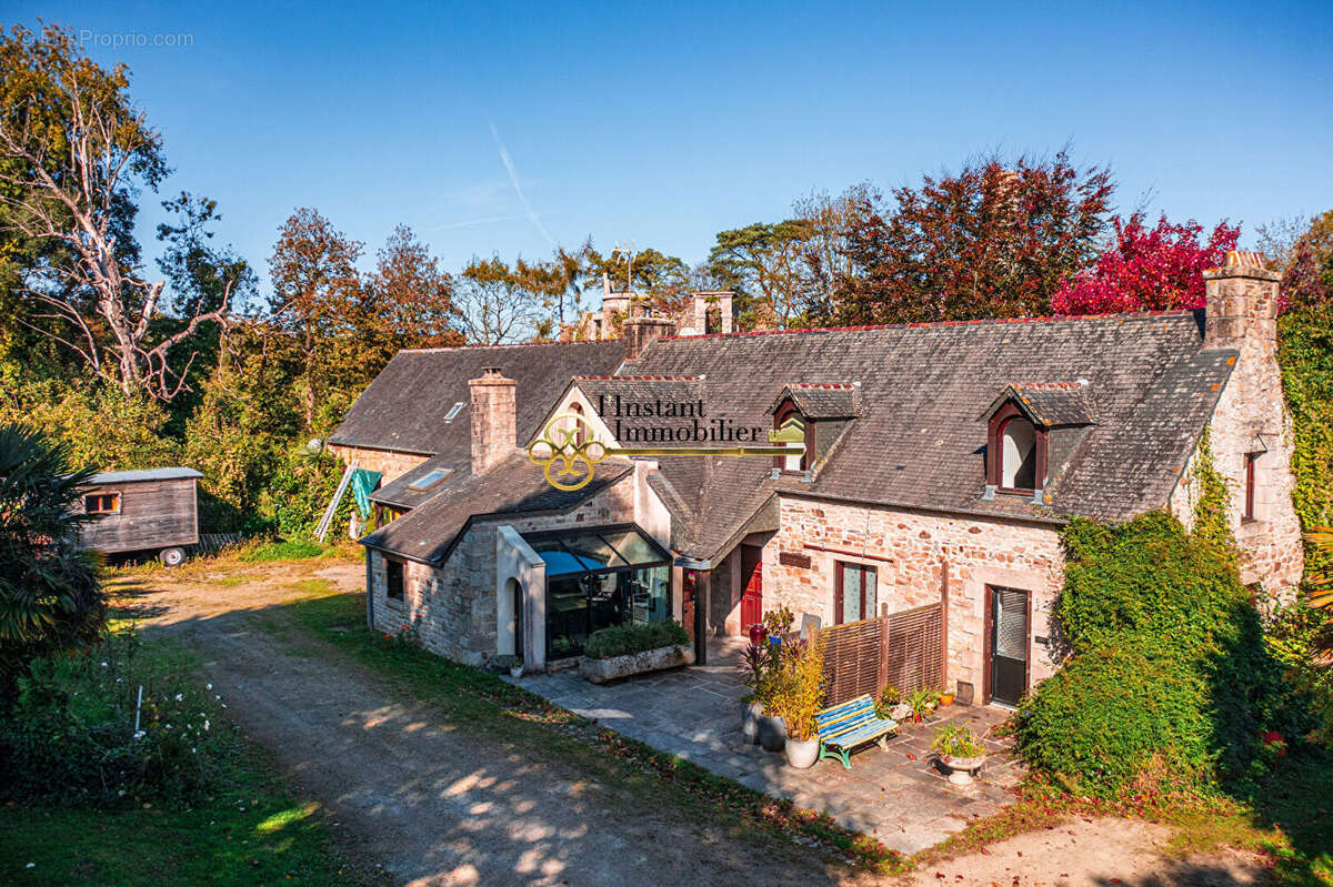 Maison à PLOUEGAT-GUERAND