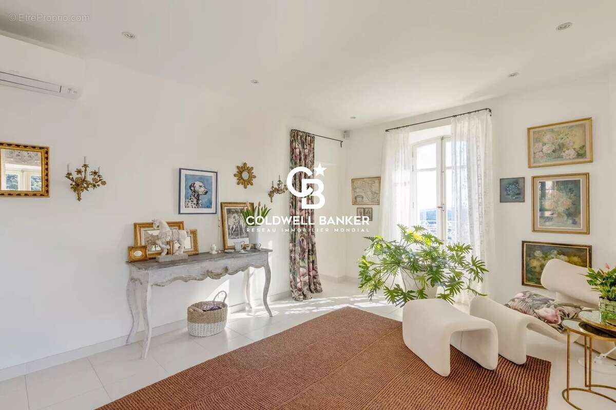 Maison à BORMES-LES-MIMOSAS